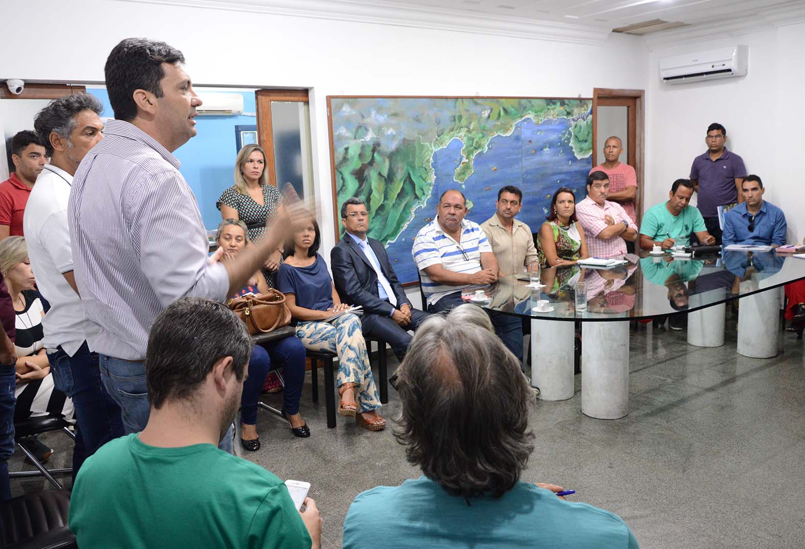 Prefeito Alan Bombeiro pediu aos secretários contenção de gastos e redução de funcionários