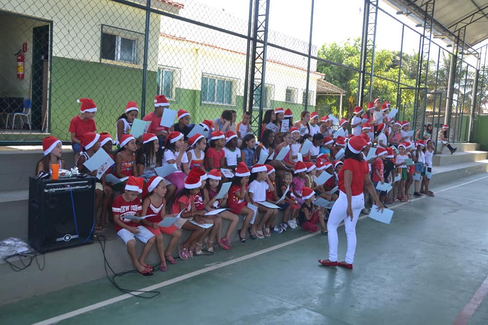 Alunos no coral da escola Municipal Vera Lúcia Pereira Leite, no bairro São Miguel