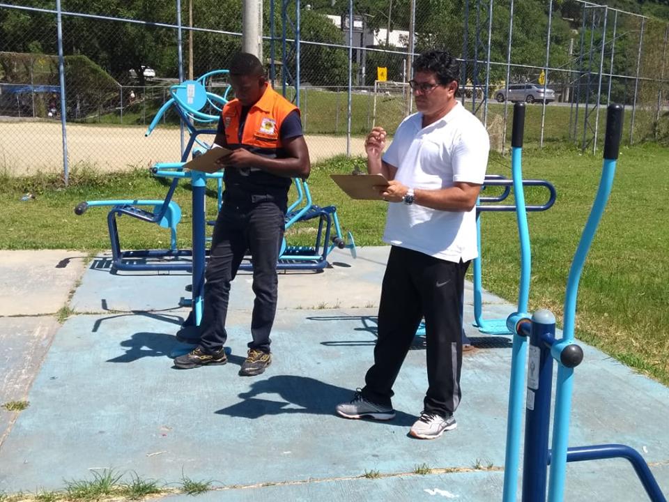 Representantes da Secretaria de Esporte e da Defesa Civil durante as vistorias das academias da cidade