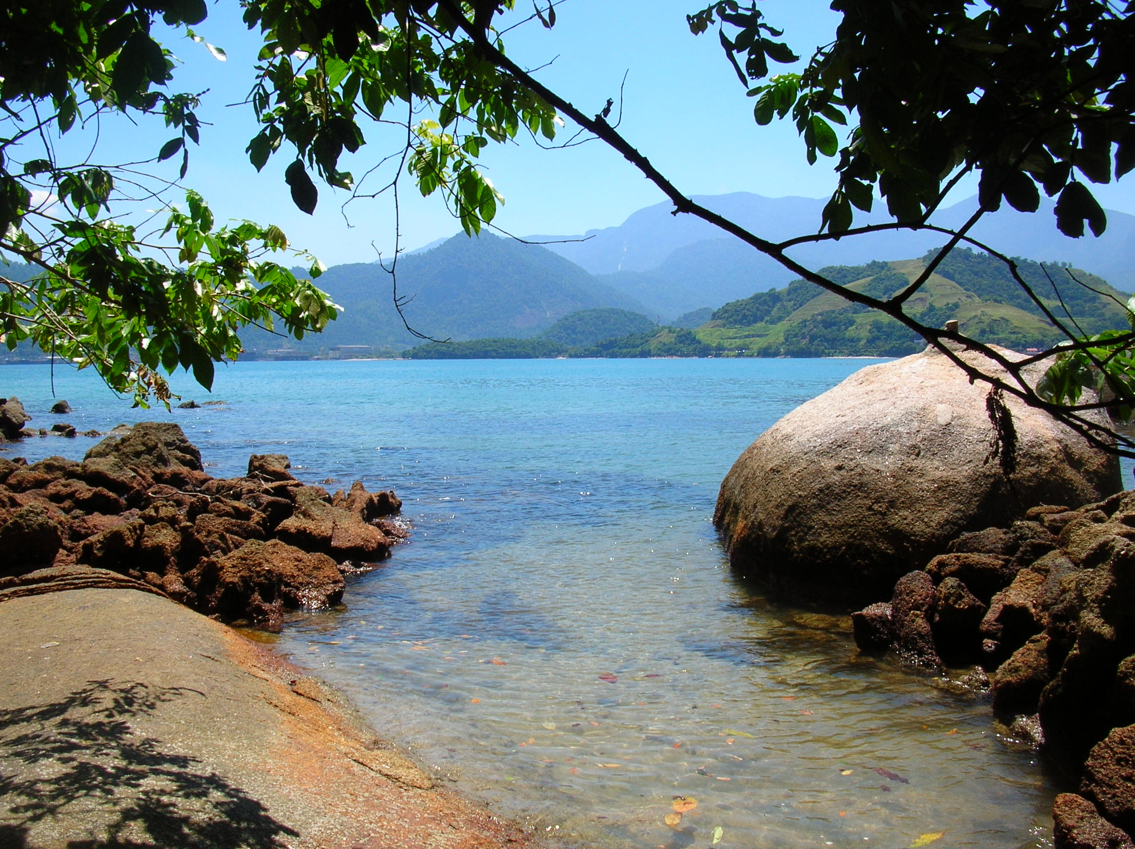 A praia da Tartaruga é um dos cenários mais encantadores do município de Angra dos Reis