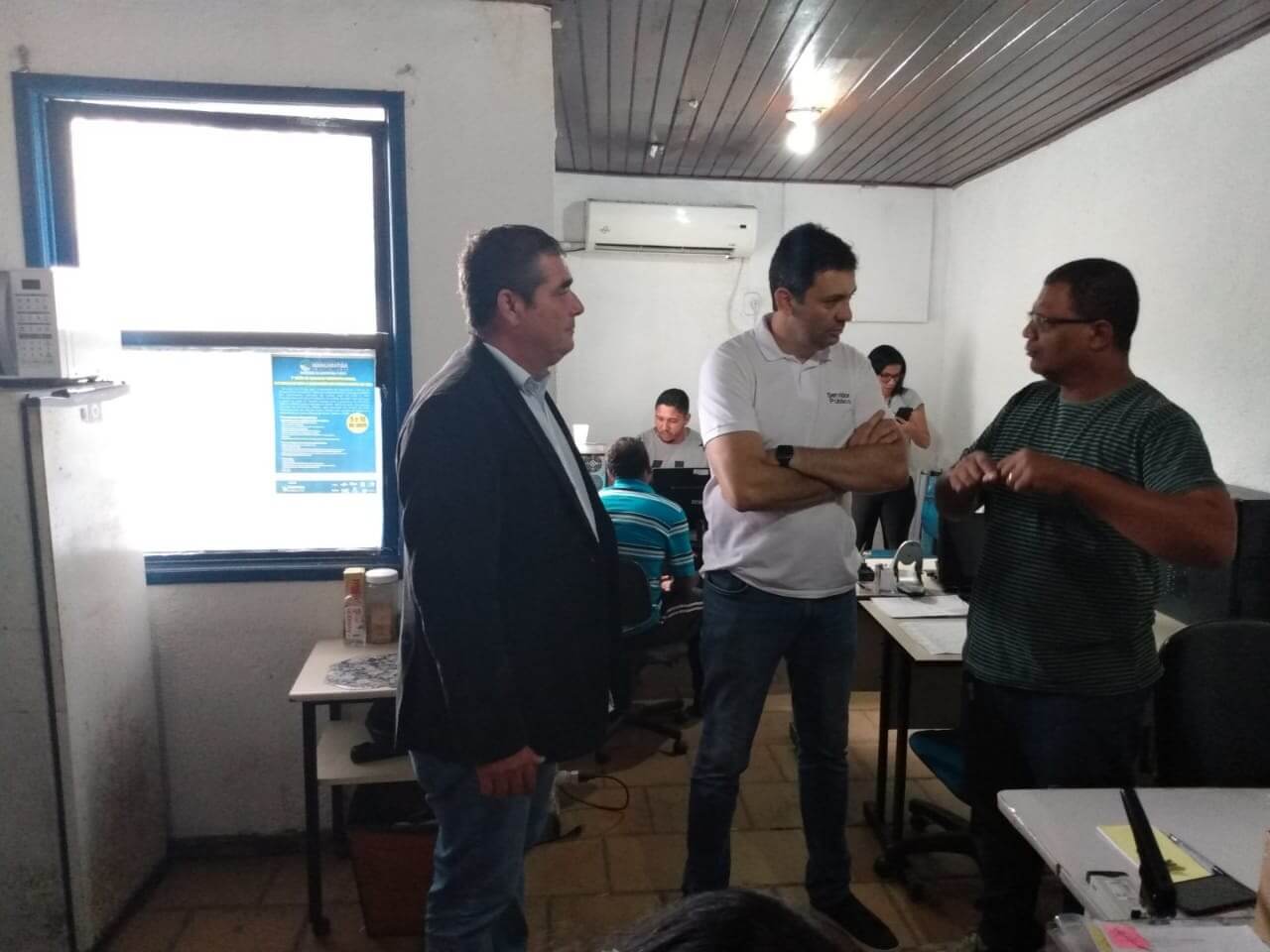 O prefeito Alan Costa acompanhou o novo cadastro para pescadores e agricultores