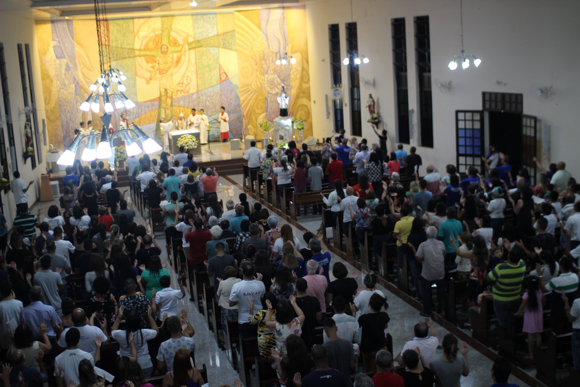 CENTENAS DE féis lotaram a Catedral São Francisco Xavier em homenagem ao Santo Padroeiro