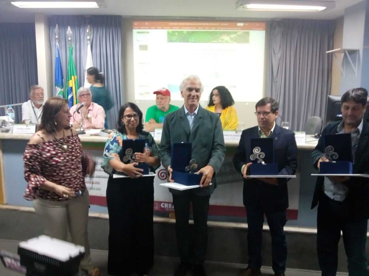 O prêmio foi entregue aos representantes do o Comitê Gestor da Fazendinha