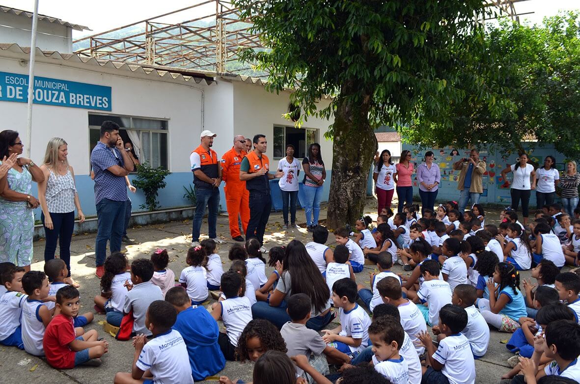 Agentes orientaram funcionários e alunos como proceder em casos desastres e emergências