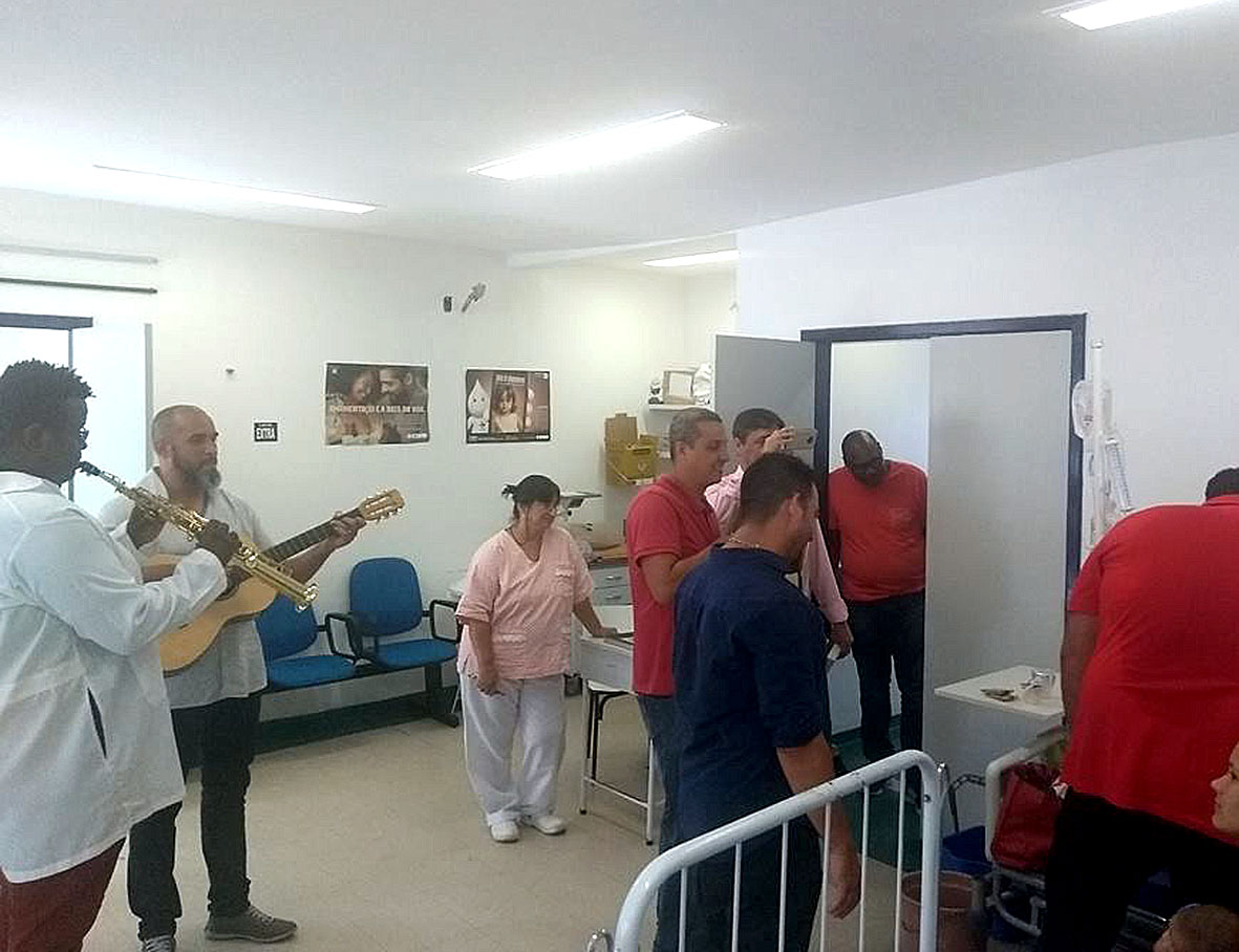 Equipes do Hospital Vitor de Souza Breves visitaram dezenas de pacientes internados