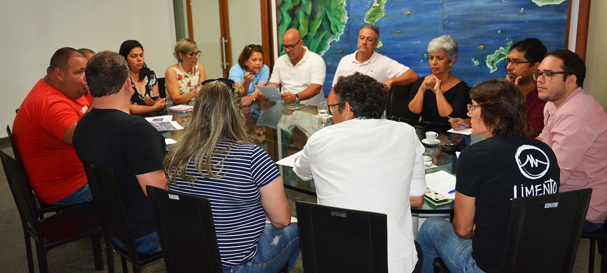 Prefeito Carlos Grano durante o encontro com a equipe técnica da Orquestra Sinfônica Brasileira