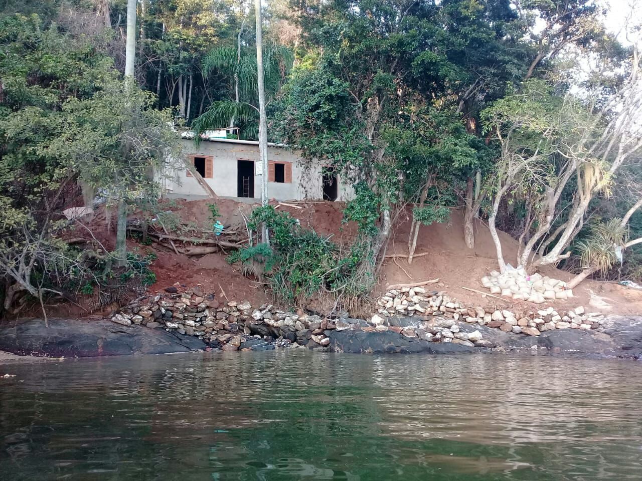 Morro Ocupado irregularmente na região de itaguaí