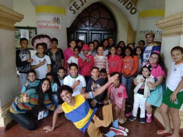 OS ALUNOS de Seropédica puderam interagir com o elenco após a apresentação teatral