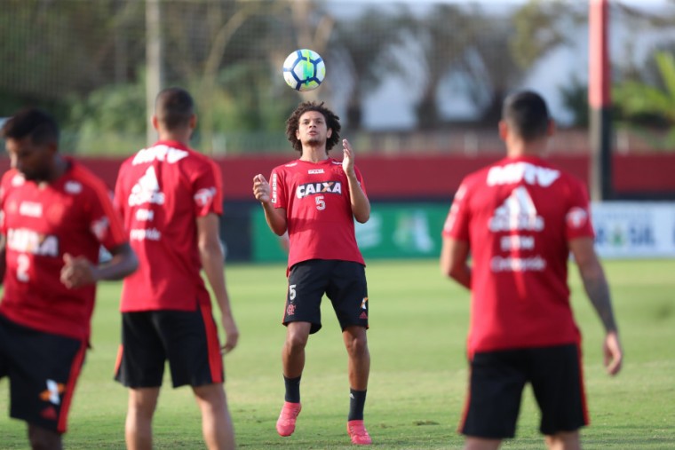 Arão durante as atividades realizada nesta terça-feira para a partida contra o Fluminense