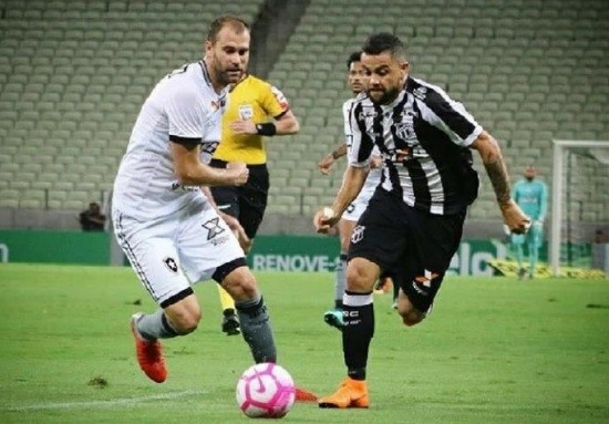 Botafogo e Ceará-CE empataram em 0 a 0 na noite desta segunda-feira (15), no Castelão