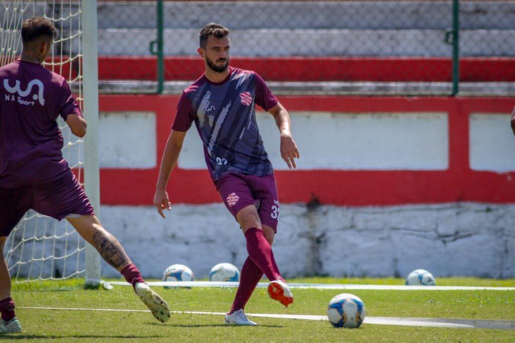O zagueiro Anderson Penna durante a preparação do Bangu para a semifinal contra o Vasco