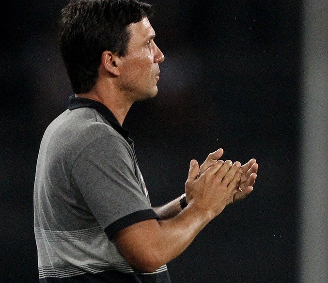 Zé Ricardo reconheceu o mérito do adversário em dificultar o jogo e elogiou a atuação da sua equipe