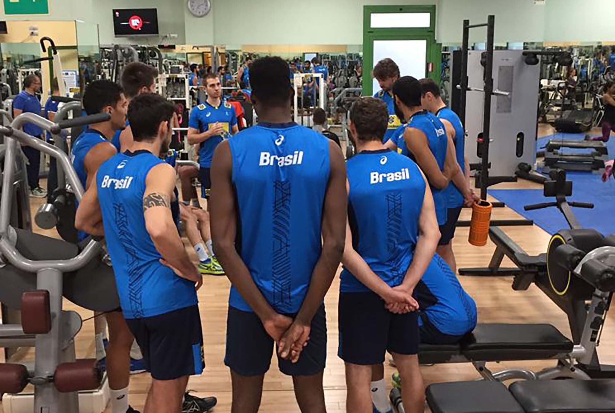 Atletas da Seleção Brasileira de Vólei reunidos
