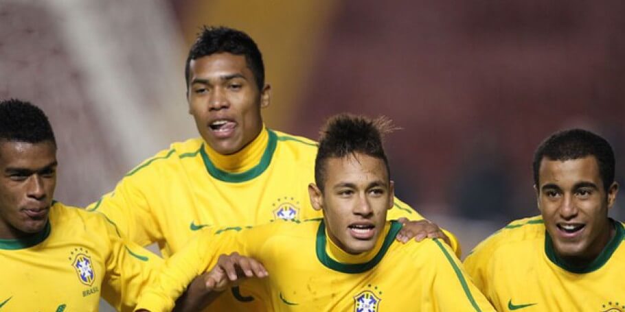 Neymar comemora gol em goleada contra o Uruguai no Sul-Americano Sub-20, em 2011