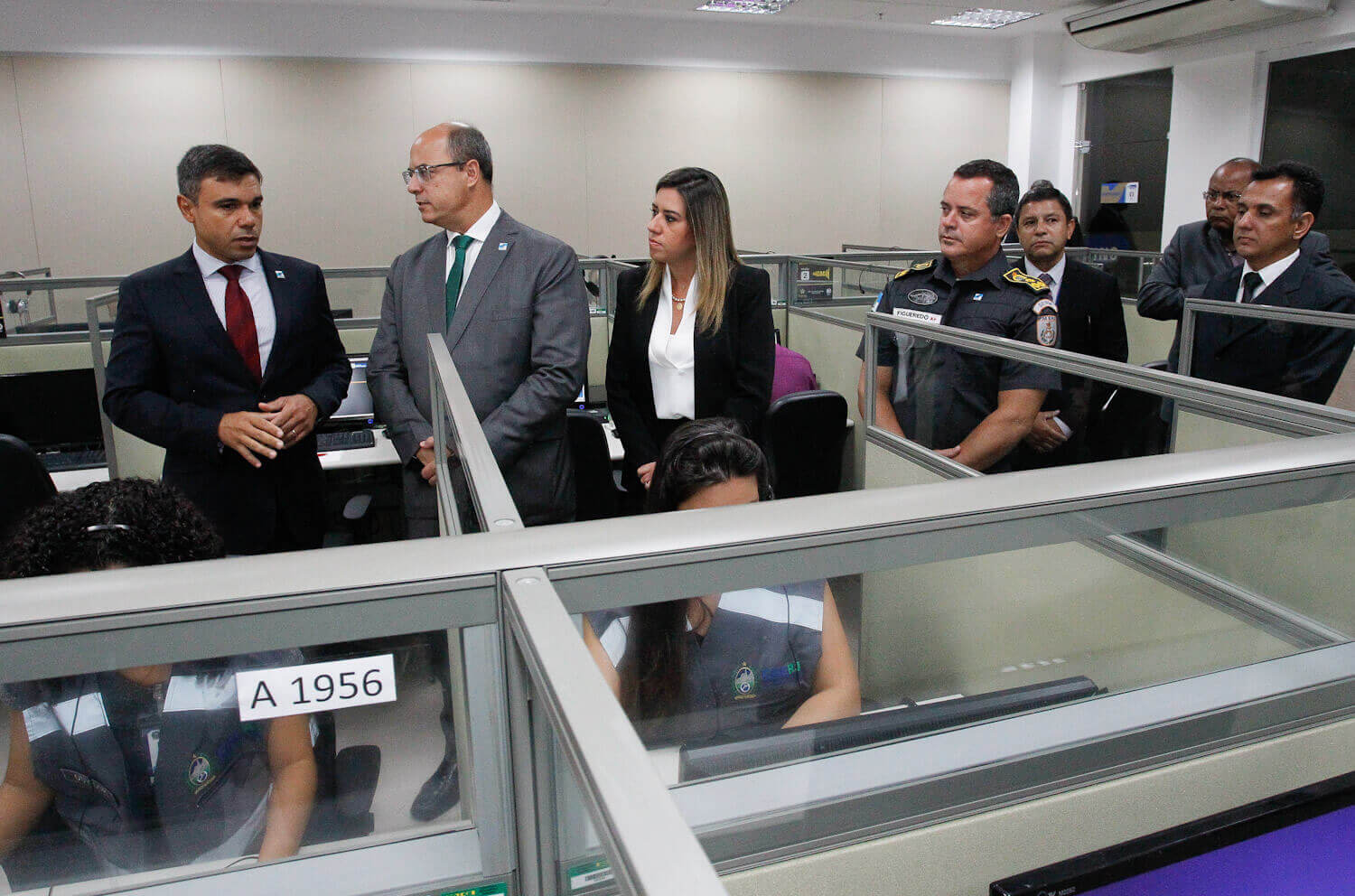 O GOVERNADOR conheceu as instalações da central de denúncia contra corrupção