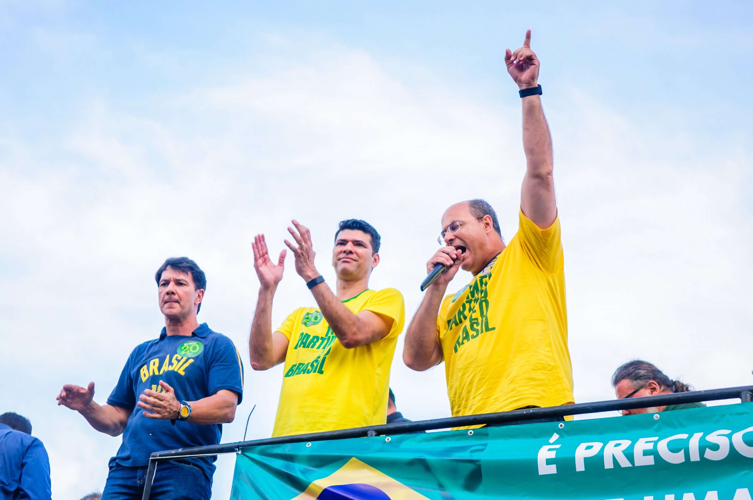 WITZEL DISCURSOU do alto do carro de som e depois seguiu para o centro da cidade