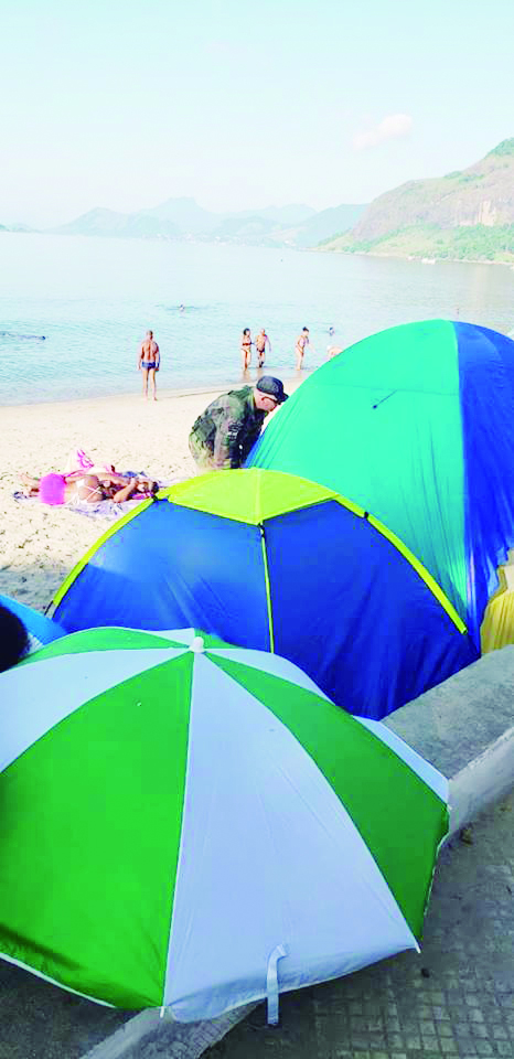 BARRACAS DE camping foram removidas das praias de Mangaratiba pela Guarda Municipal