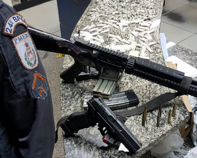 EM ABRIL, um fuzil foi apreendido pela Polícia Militar no bairro Jardim América, em Itaguaí