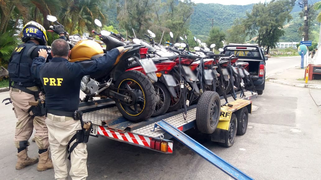 AGENTES DA PRF apreenderam dezenas de motocicletas em Angra dos Reis