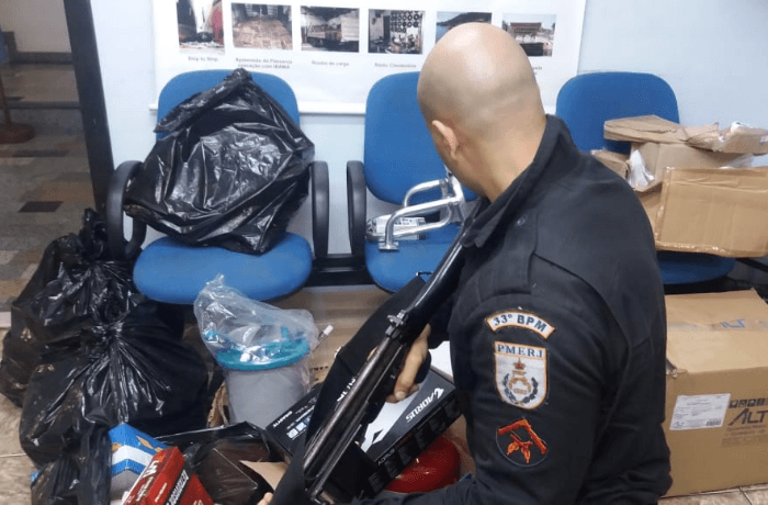 A POLÍCIA Militar apreendeu produtos esportivos e equipamentos médicos roubados de carga dos correios