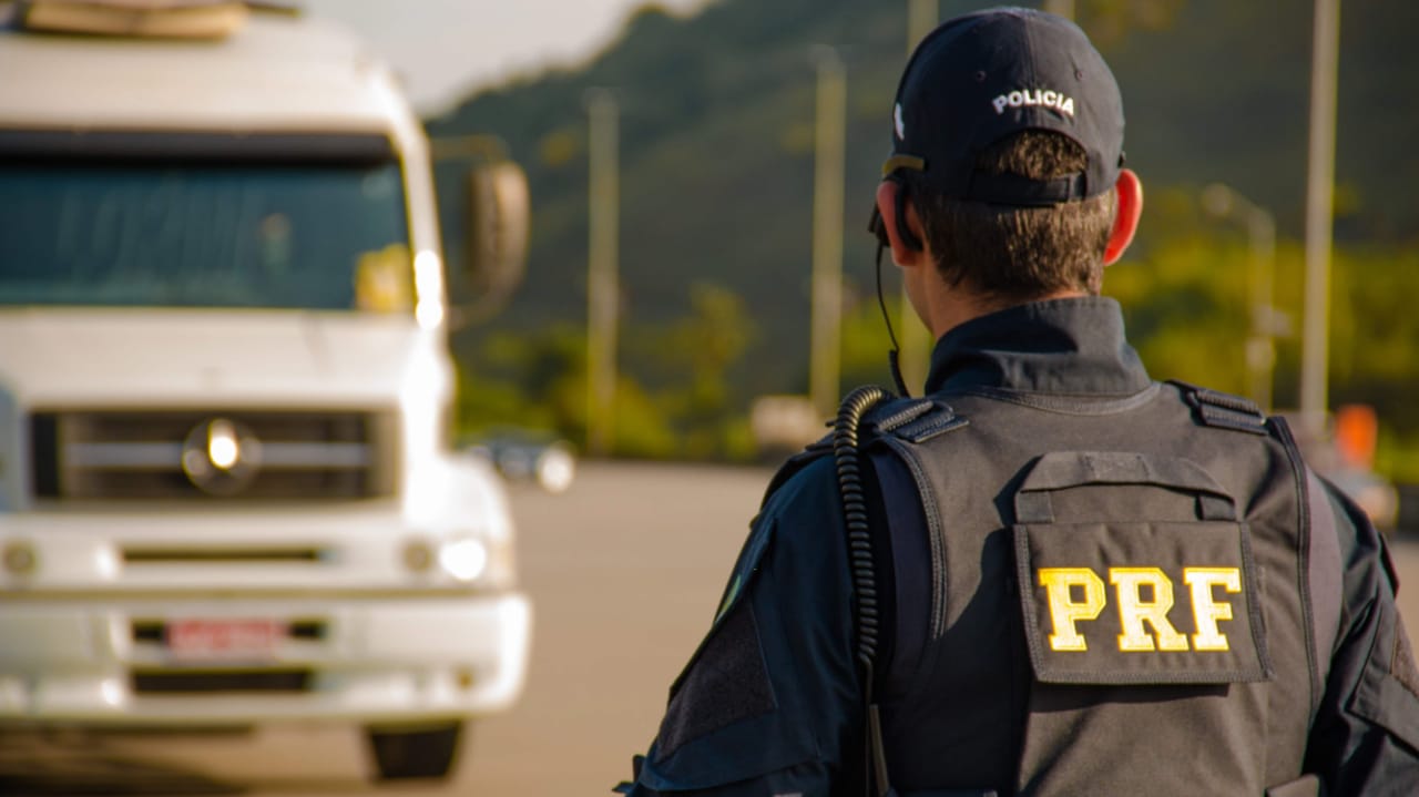 A PRF vai intensificar a fiscalização nas rodovias entre as festas de fim de ano e o carnaval