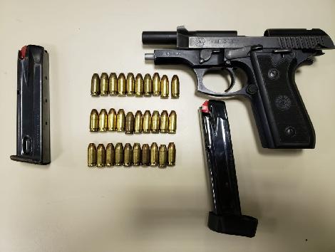 Com um dos presos, a Polícia Civil apreendeu uma arma