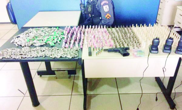 FARTO MATERIAL entorpecente encontrado com os suspeitos em Angra dos Reis