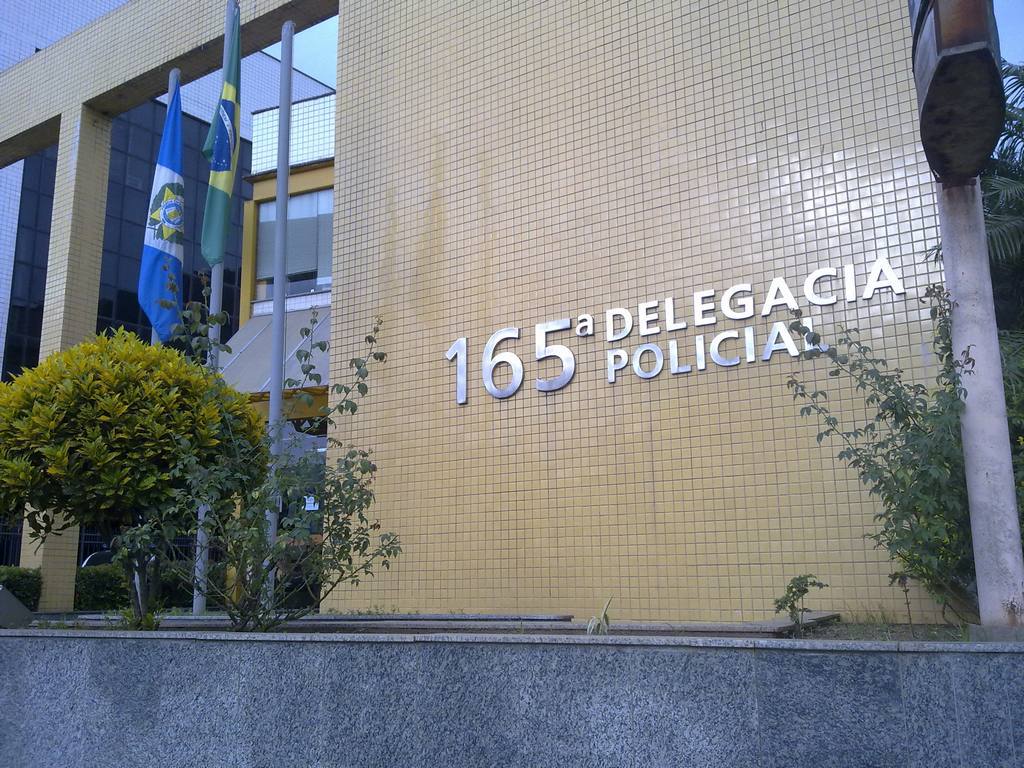 As investigações das circunstâncias da morte do agente estão a cargo da 165ª DP