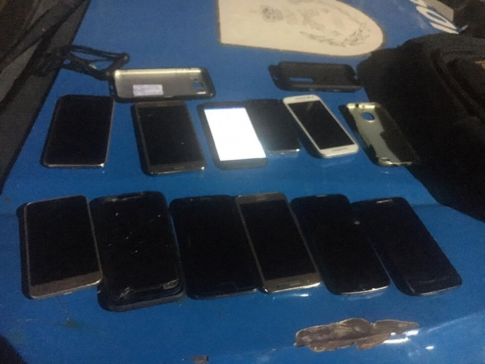 Os celulares roubados foram recuperados pela PM