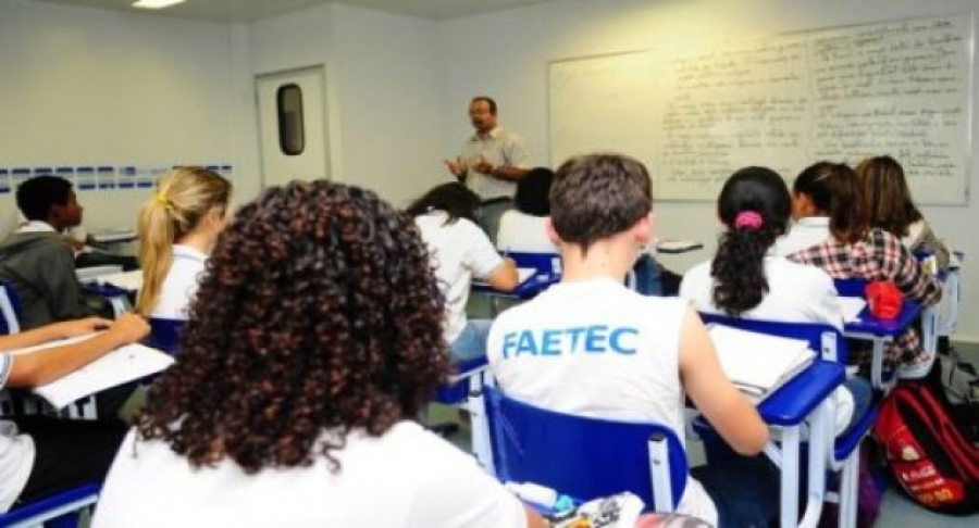 Interessados em ingressar na Faetec devem se inscrever no vestibular até hoje
