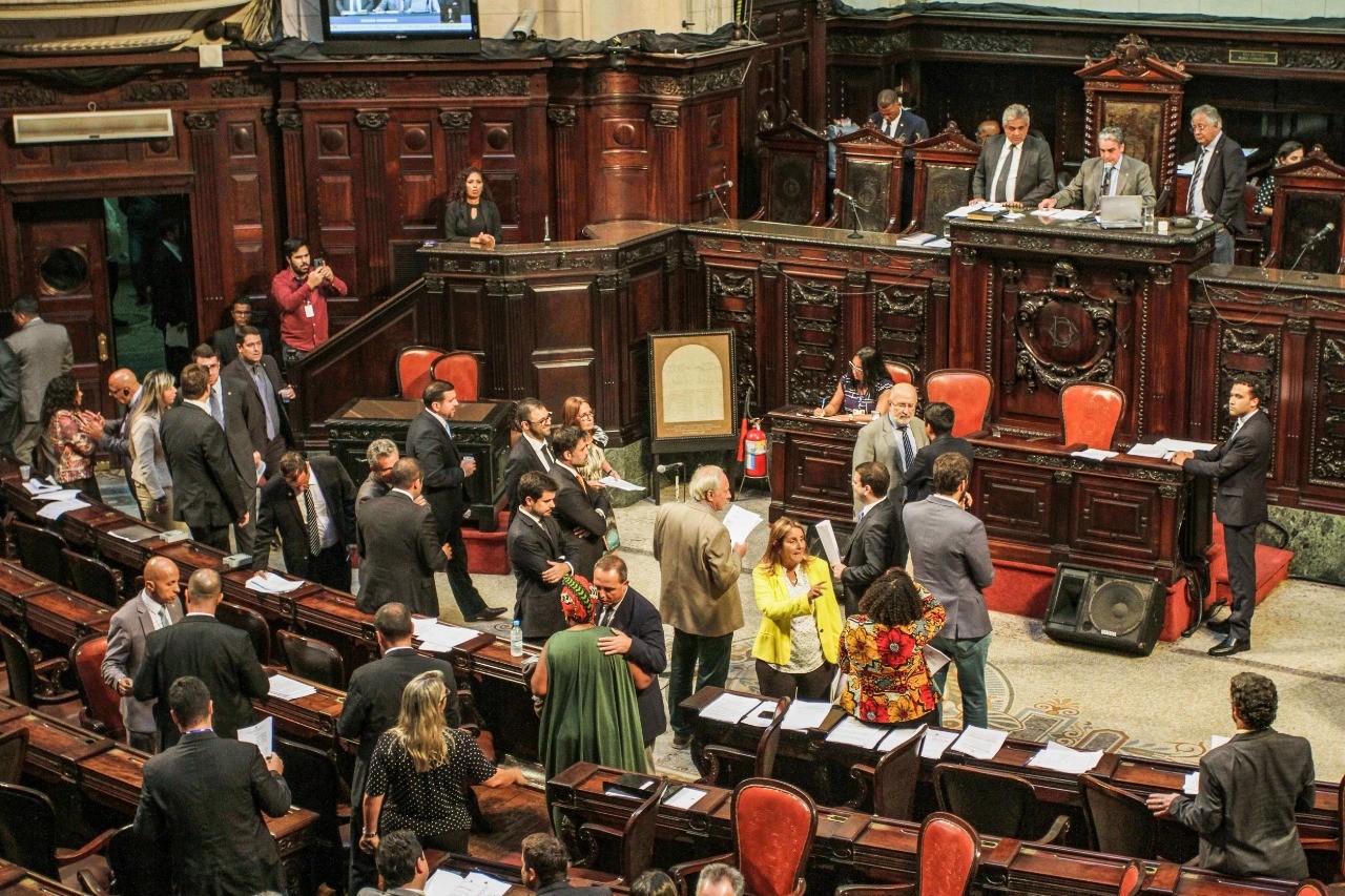 Os deputados aprovaram o piso regional de mais de 170 categorias de empregados da iniciativa privada