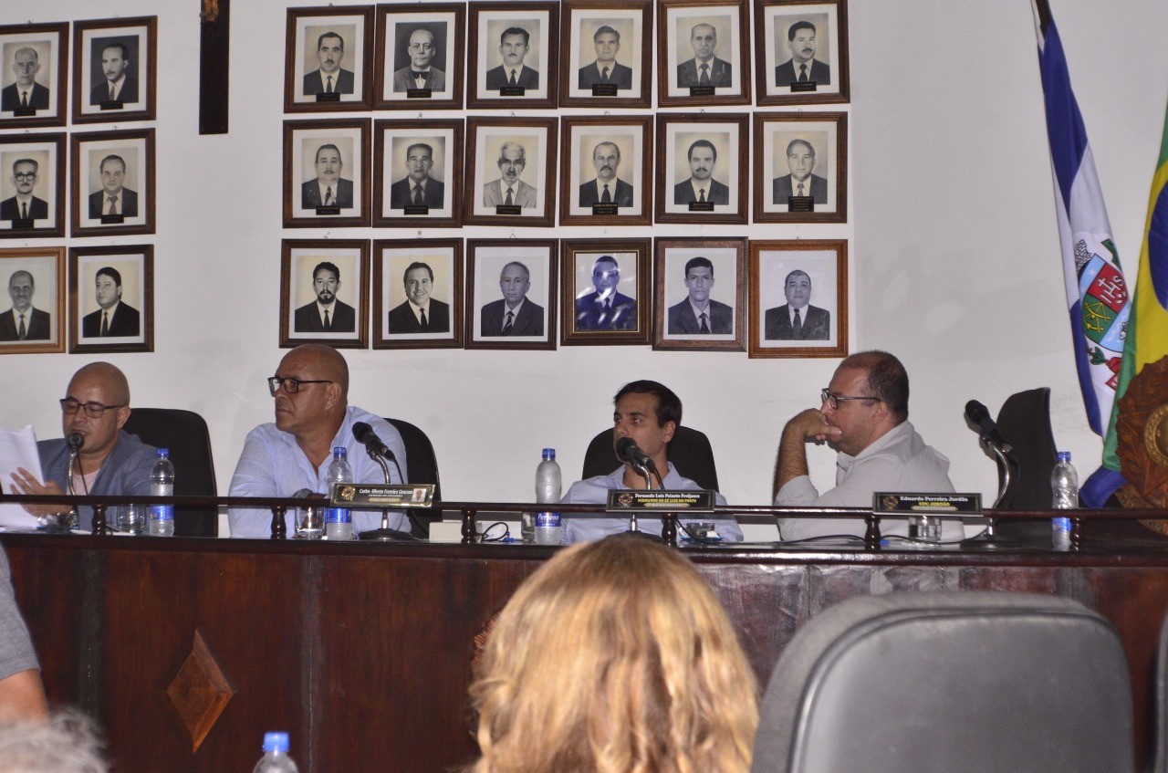 OS DOCUMENTOS apresentados contra o prefeito Alan Bombeiro foram rejeitados por 10 votos a um