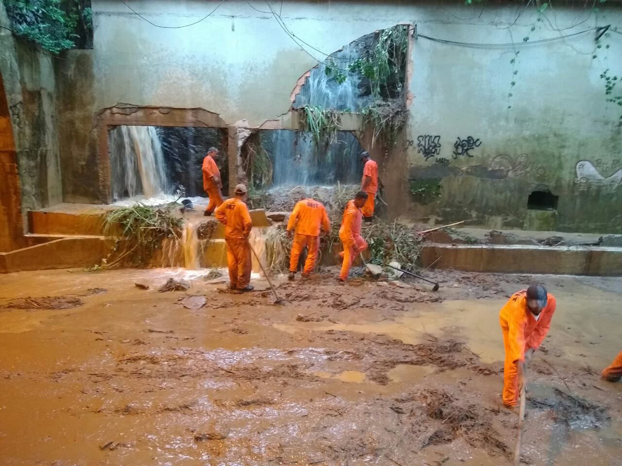 Técnicos da Defesa Civil atuaram no túnel