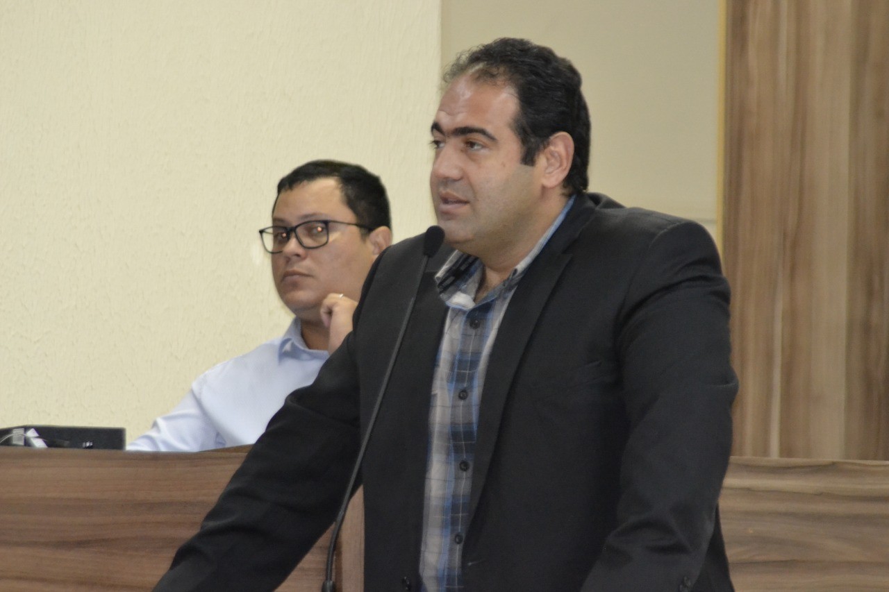 ANDRÉ AMORIM ressaltou que o problema da coleta de lixo em Itaguaí não é de agora e chama o prefeito de mentiroso