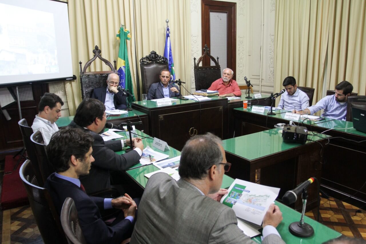 A COMISSÃO Especial para acompanhar o novo modelo de governança para a RMRJ se reuniu na Alerj