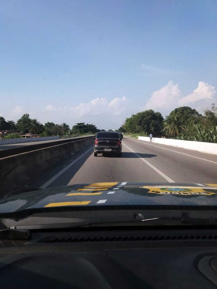 Após abordarem um carro, verificaram que ele estava com a placa de outro veículo